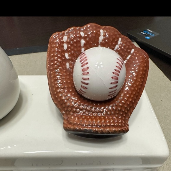Nora Fleming retired baseball mitt - Picture 1 of 3